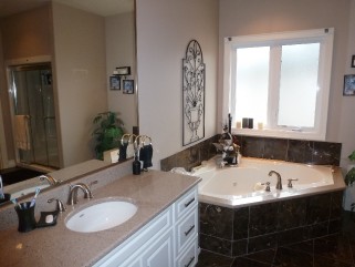 18 ALBERT ST, Point Edward, Ontario, Canada