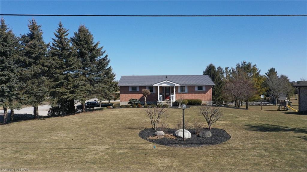 11 BAYFIELD Street, Egmondville Ontario, Canada