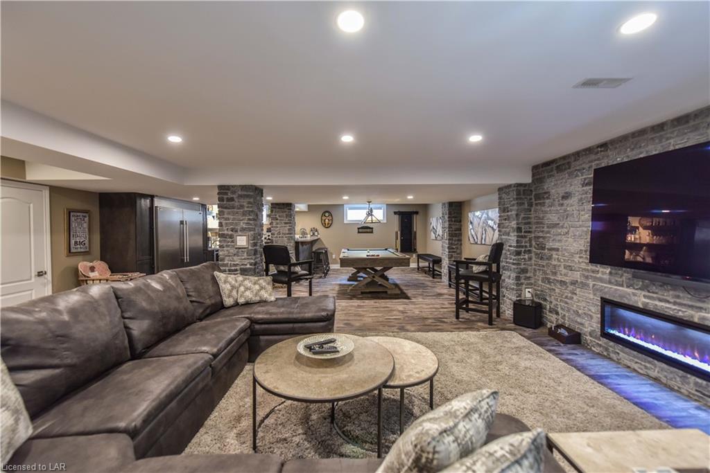 9 CLEOPATRA Court, Orillia, Ontario, Canada