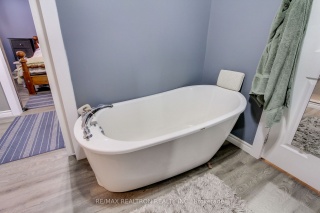 10 Crydermans Rd, Georgina Ontario