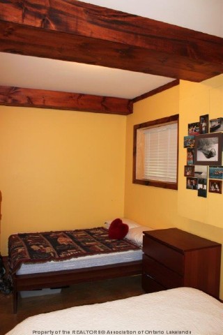 6323 KENNISIS LAKE DR, West Guilford, Ontario, Canada
