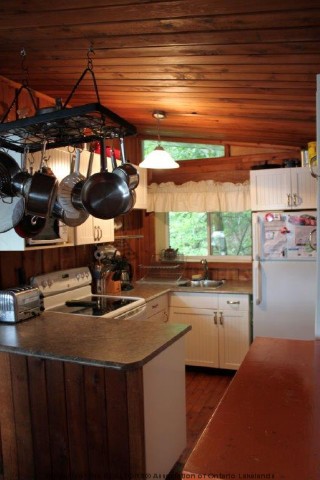 6323 KENNISIS LAKE DR, West Guilford, Ontario, Canada