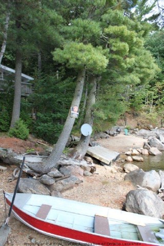 6323 KENNISIS LAKE DR, West Guilford, Ontario, Canada