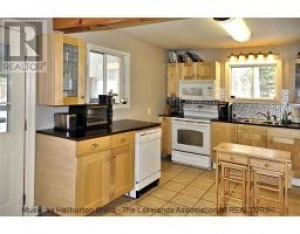 1095 HOWARD THOMPSON RD, Algonquin Highlands, Ontario, Canada