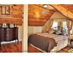 1095 HOWARD THOMPSON RD, Algonquin Highlands, Ontario, Canada
