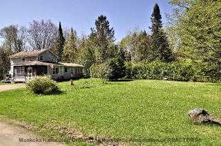 1618 LITTLE HAWK LAKE RD, Algonquin Highlands, Ontario, Canada