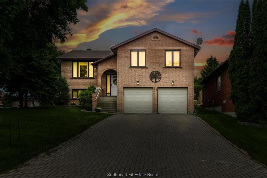 61 crater crescent, Sudbury Ontario, Canada