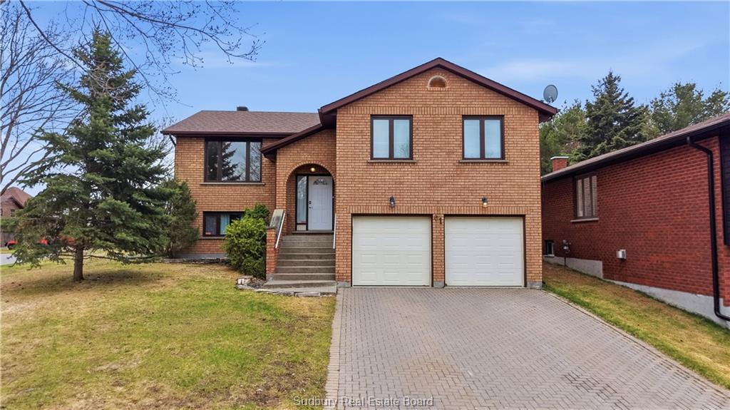 61 crater crescent, Sudbury Ontario, Canada