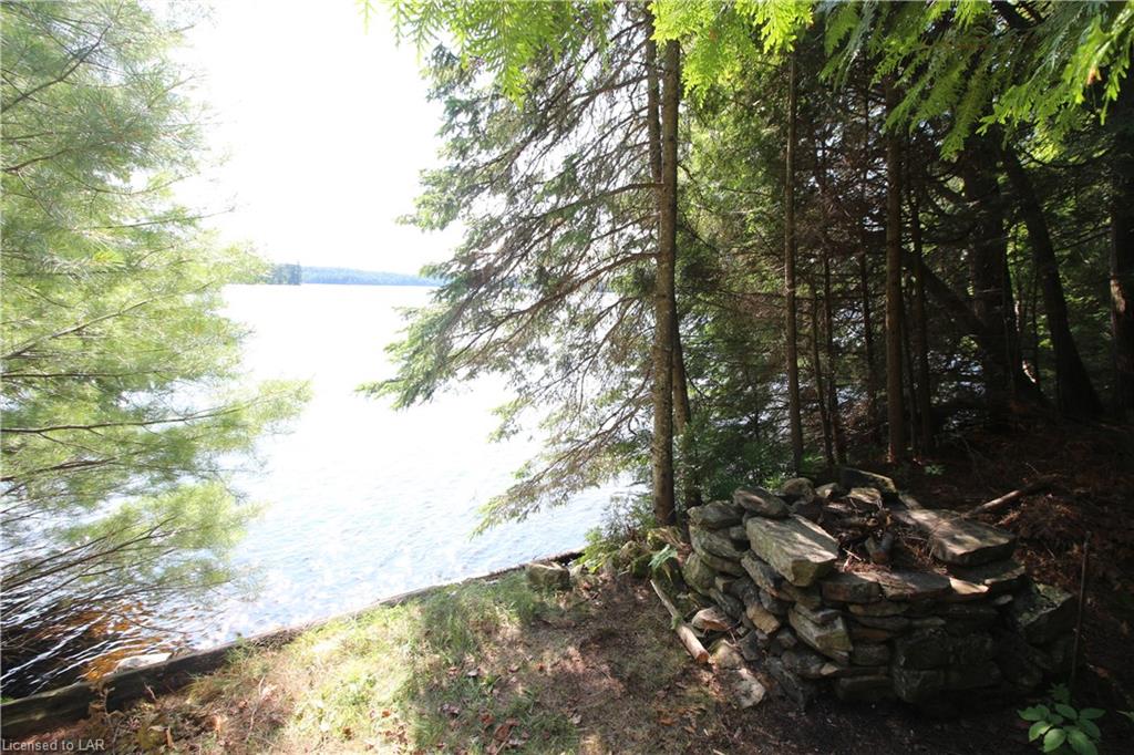 1115 ROCK Lake, Whitney Ontario, Canada