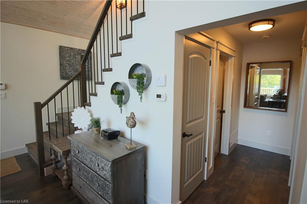 1012 JAMES POINT Road, Lake of Bays Ontario, Canada