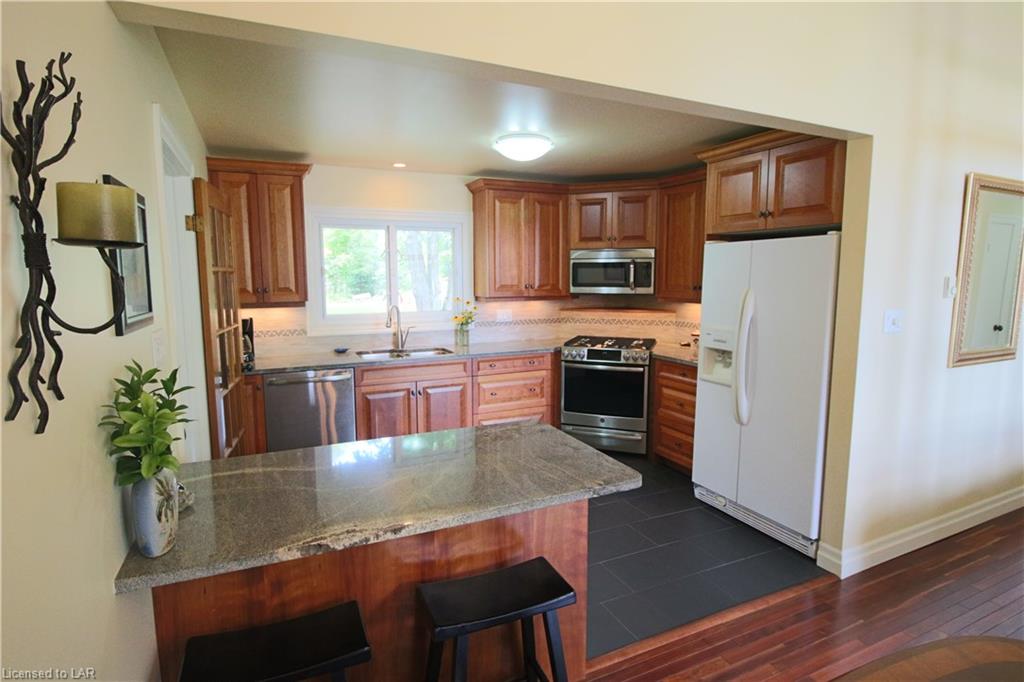 202 HUNTERS BAY Drive, Huntsville, Ontario, Canada