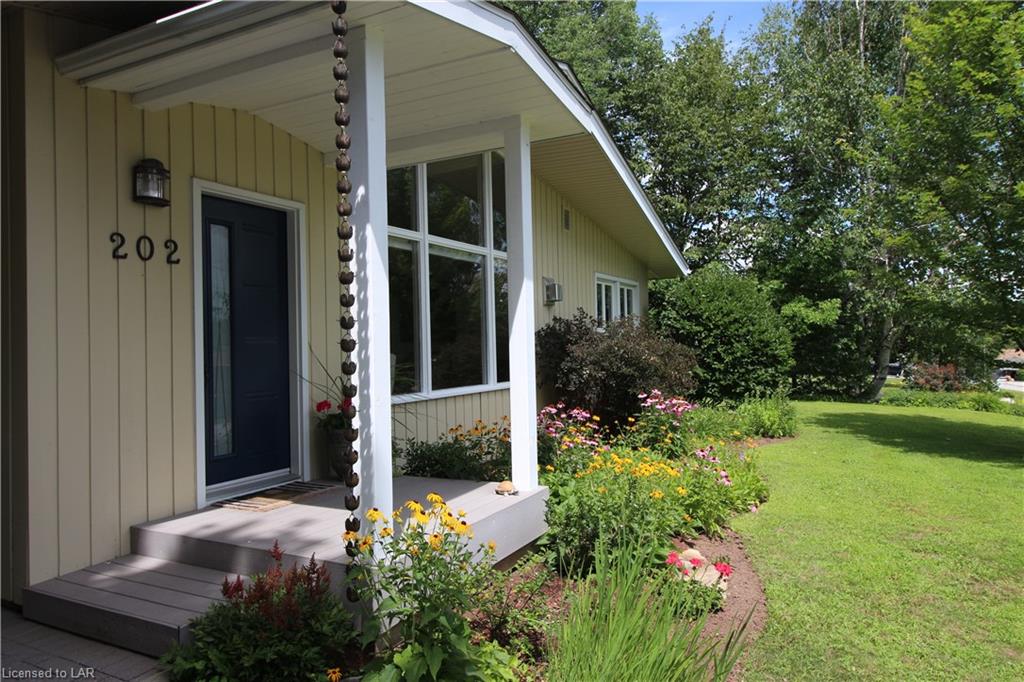 202 HUNTERS BAY Drive, Huntsville, Ontario, Canada