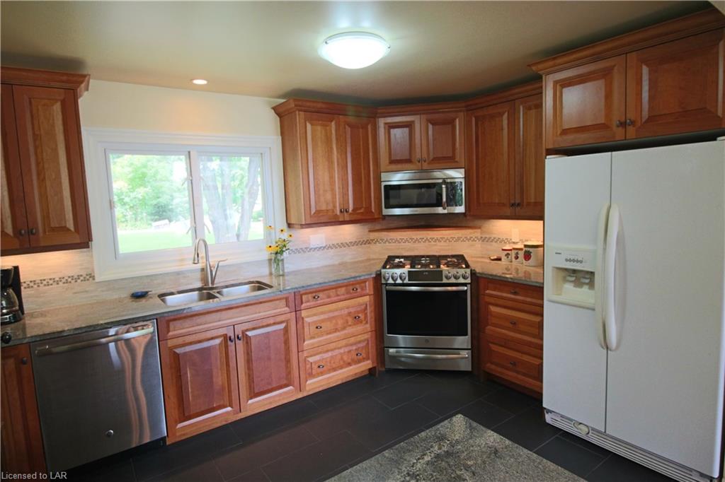 202 HUNTERS BAY Drive, Huntsville, Ontario, Canada