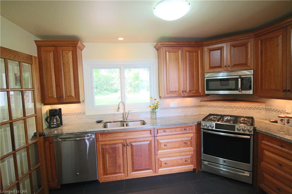 202 HUNTERS BAY Drive, Huntsville, Ontario, Canada