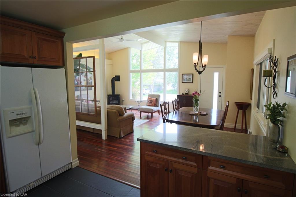 202 HUNTERS BAY Drive, Huntsville, Ontario, Canada