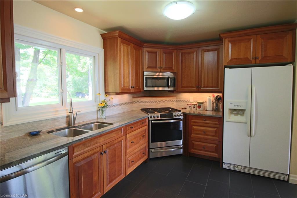 202 HUNTERS BAY Drive, Huntsville, Ontario, Canada