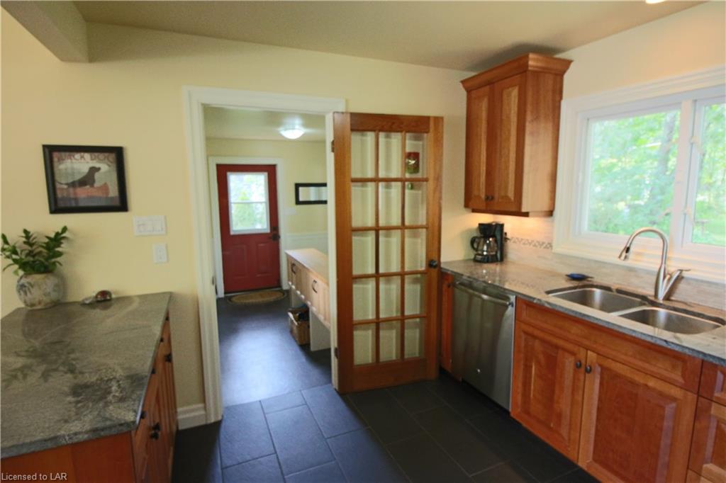 202 HUNTERS BAY Drive, Huntsville, Ontario, Canada
