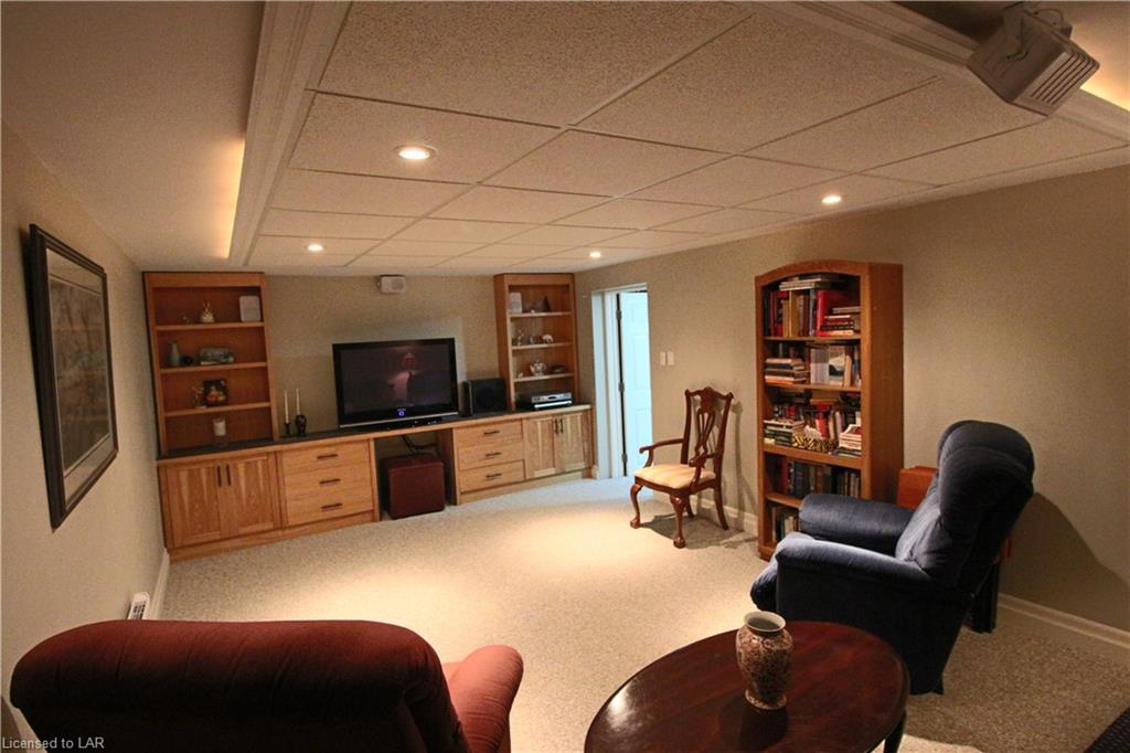 202 HUNTERS BAY Drive, Huntsville, Ontario, Canada