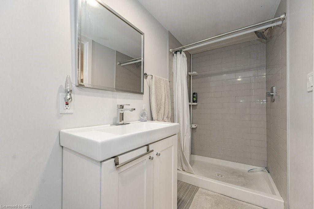 15 ALEXANDER Avenue, Cambridge, Ontario, Canada