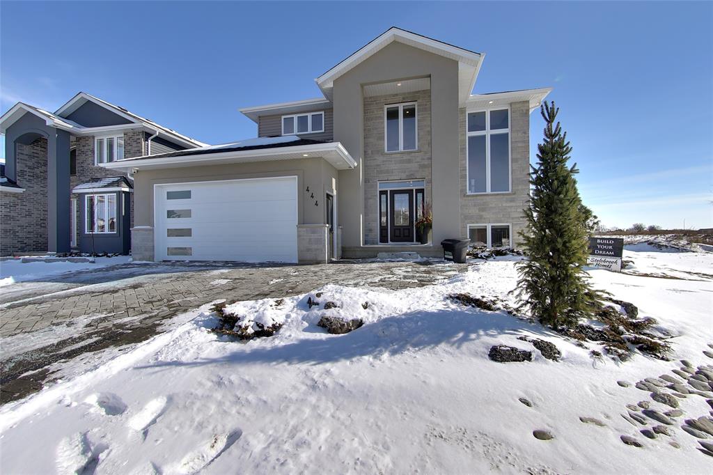 621 GIANLUCA Avenue, Sarnia Ontario, Canada