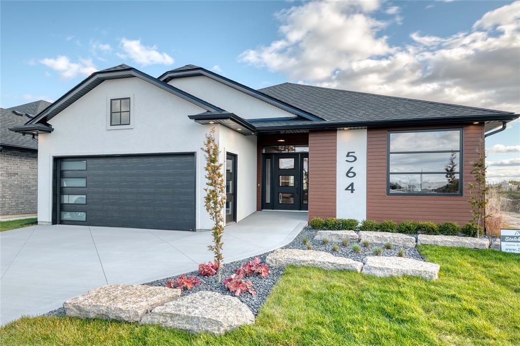 613 GIANLUCA Avenue, Sarnia Ontario, Canada