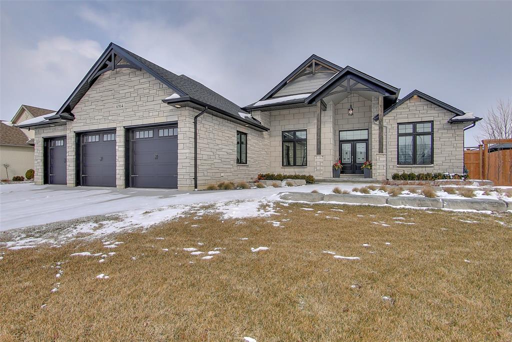 2056 LAKESHORE Road, Sarnia Ontario, Canada