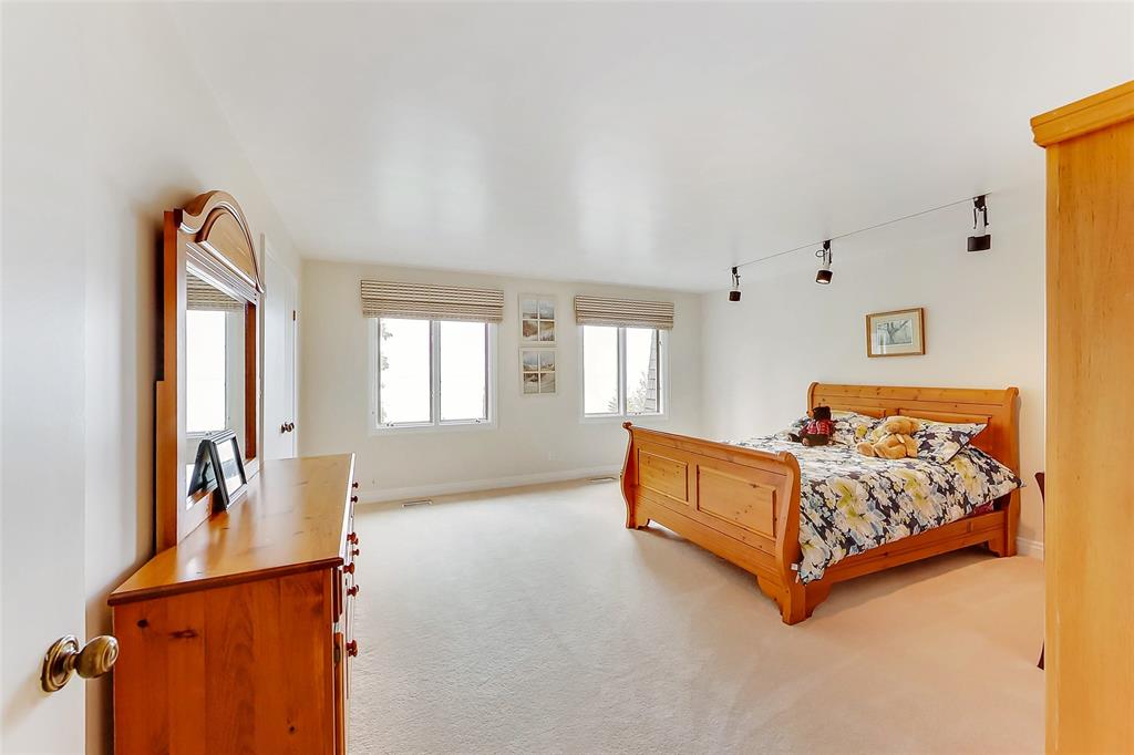 1326 HILLCREST-NISBET Drive, Sarnia Ontario, Canada