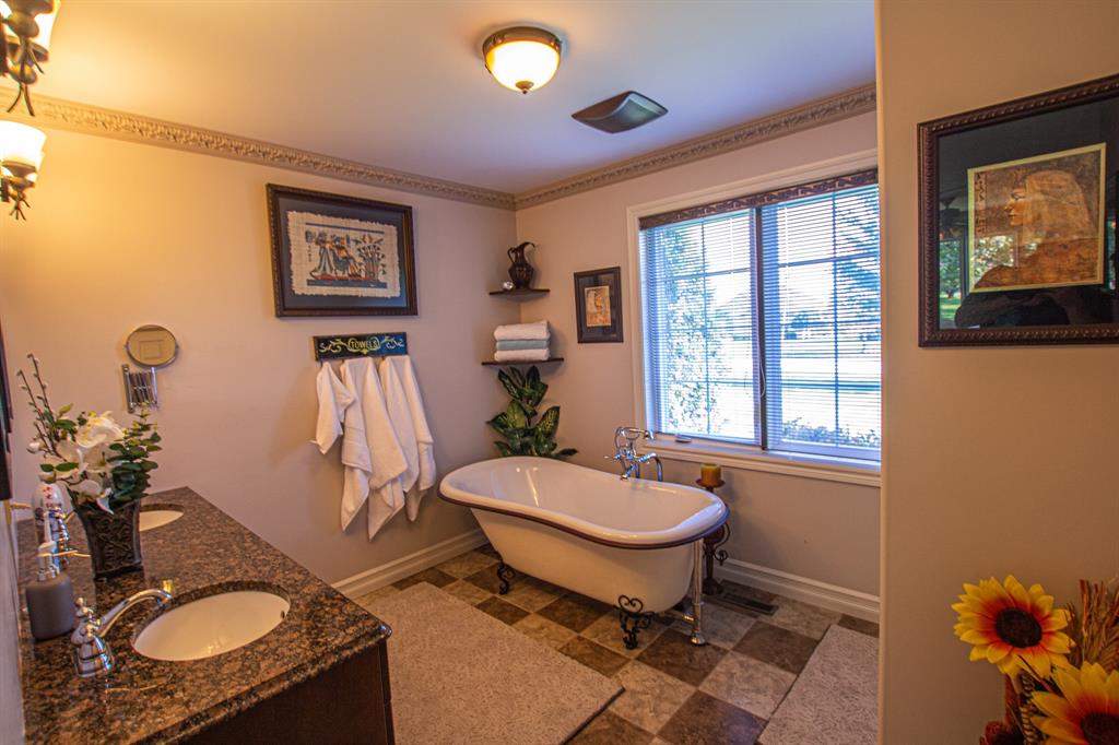 1617 LENA Court, Sarnia, Ontario, Canada