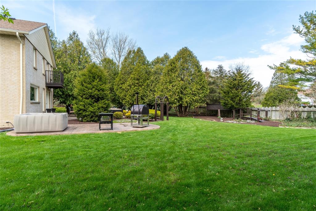 2250 LAKESIDE Drive, Sarnia, Ontario, Canada