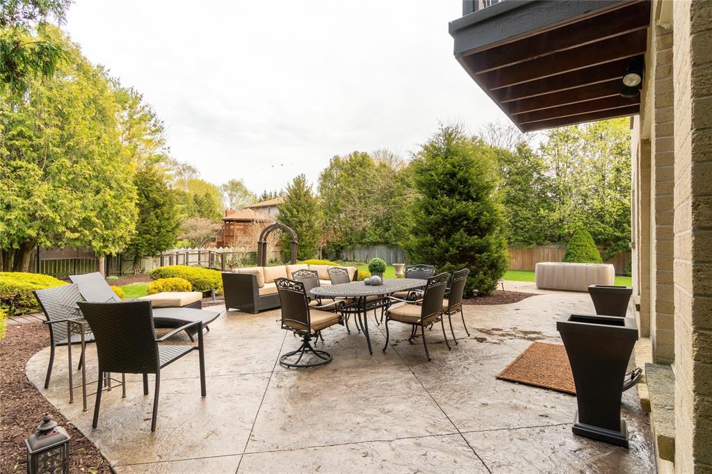 2250 LAKESIDE Drive, Sarnia, Ontario, Canada