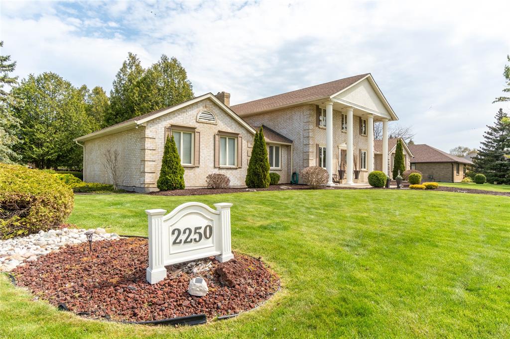 2250 LAKESIDE Drive, Sarnia, Ontario, Canada