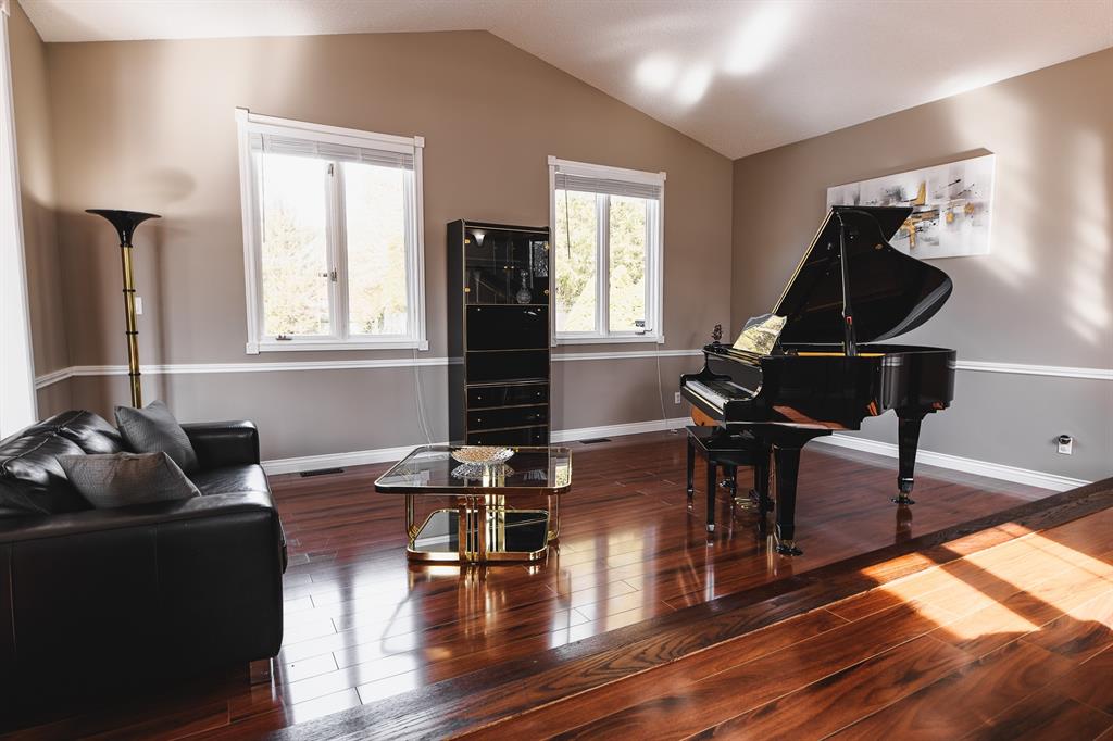 2250 LAKESIDE Drive, Sarnia, Ontario, Canada