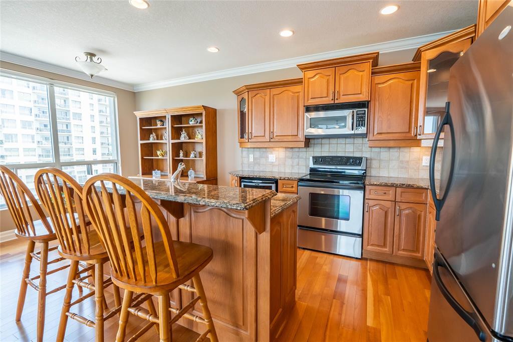 350 FRONT Street North Unit# 804, Sarnia, Ontario, Canada