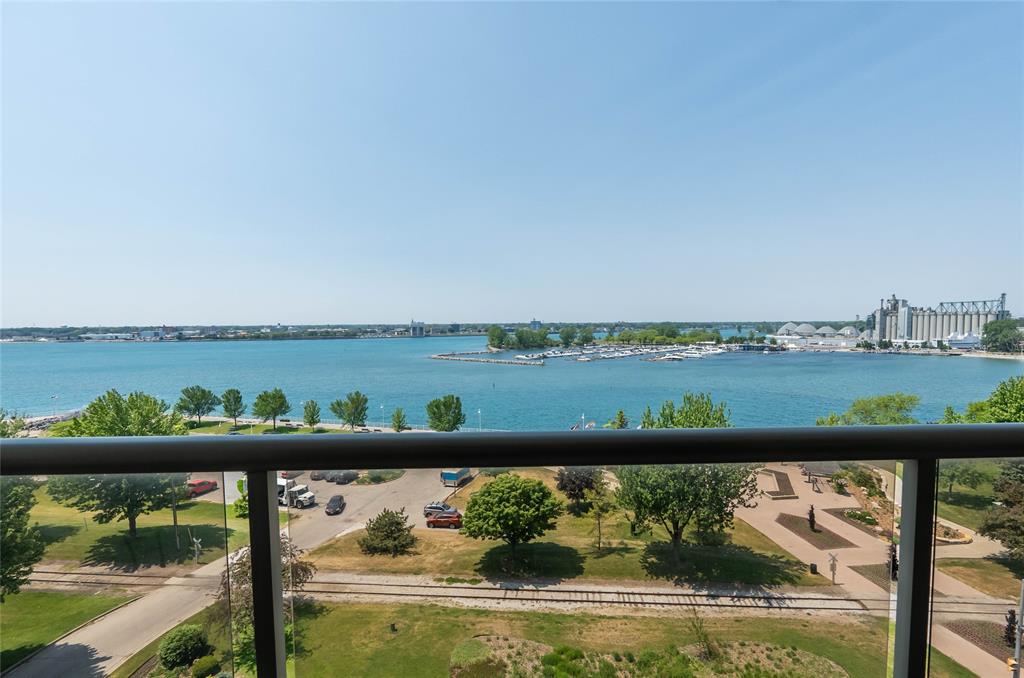 350 FRONT Street North Unit# 804, Sarnia, Ontario, Canada