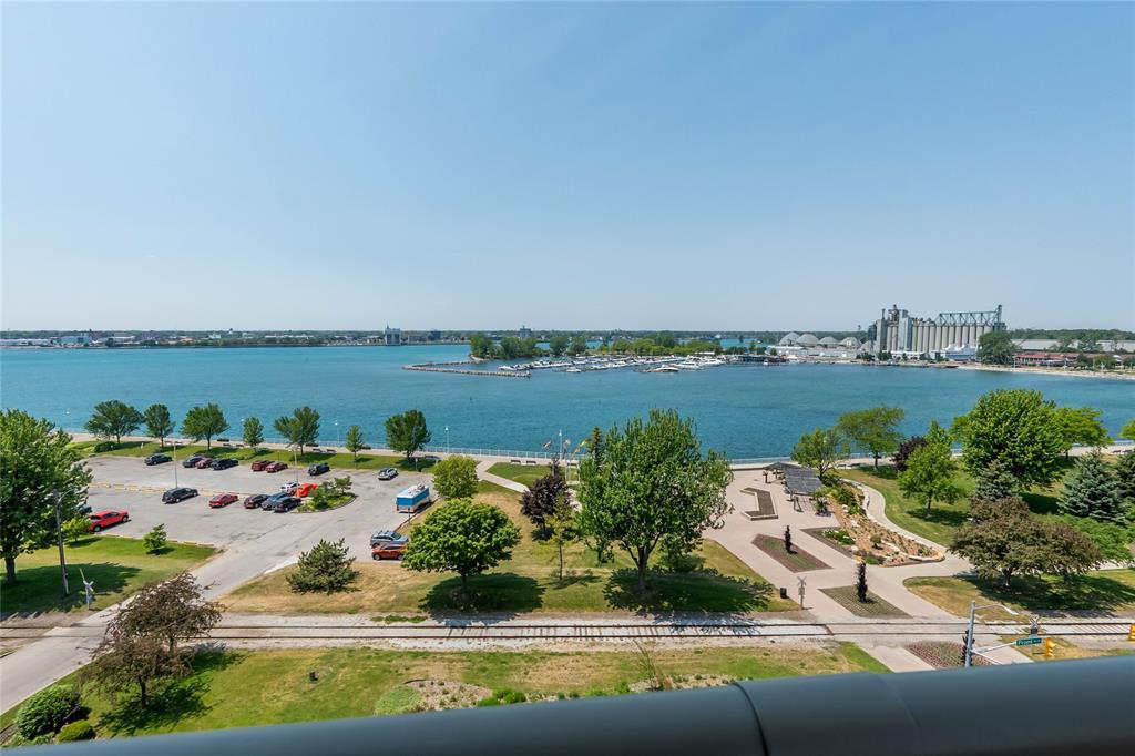 350 FRONT Street North Unit# 804, Sarnia, Ontario, Canada