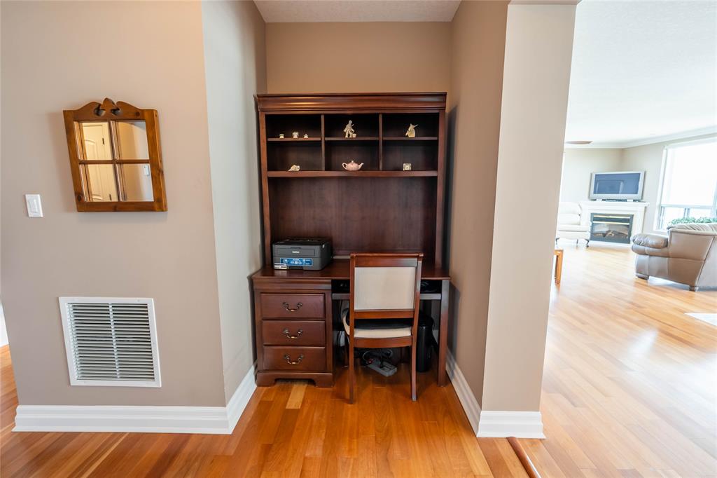 350 FRONT Street North Unit# 804, Sarnia, Ontario, Canada