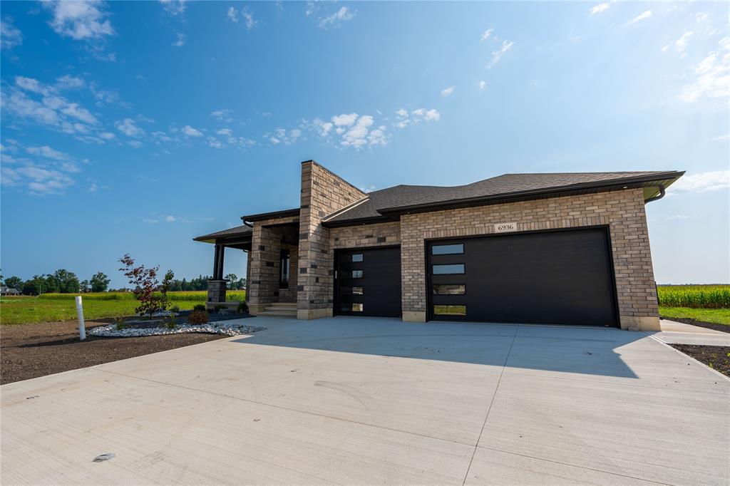6936 SHORESIDE Drive, Plympton-Wyoming, Ontario, Canada photo 2