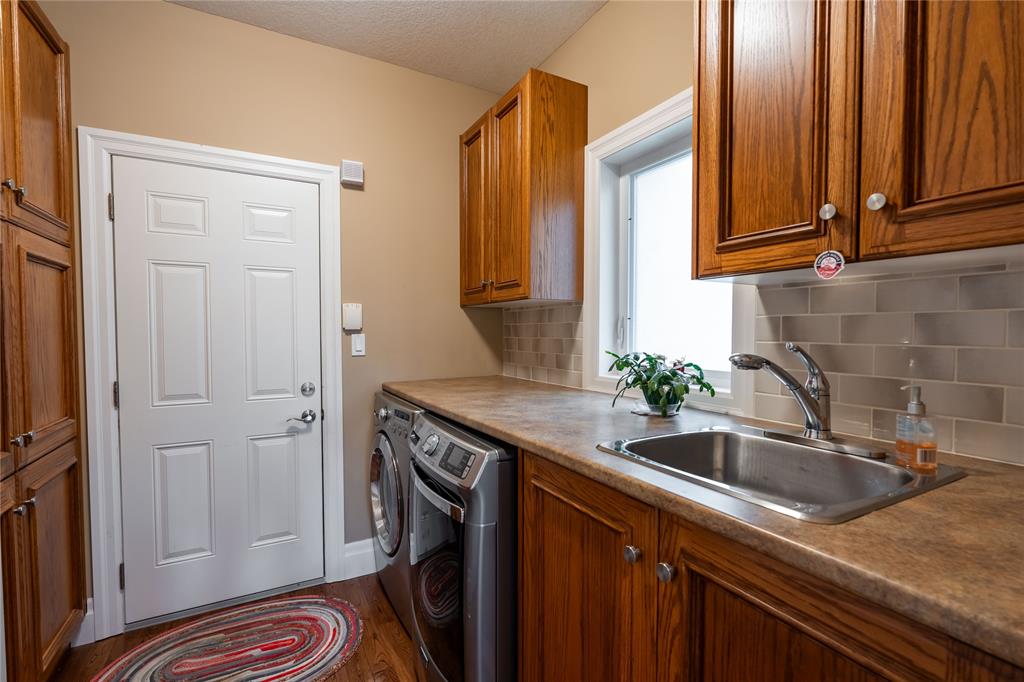 1009 MIKE WEIR Drive, Sarnia, Ontario, Canada