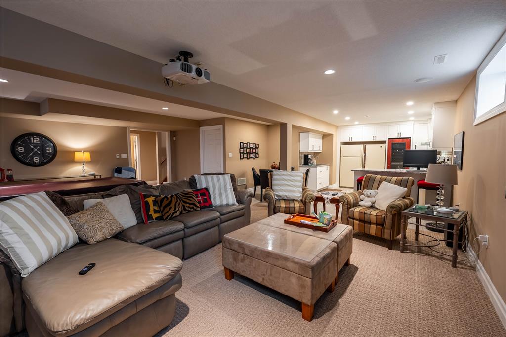 1009 MIKE WEIR Drive, Sarnia, Ontario, Canada