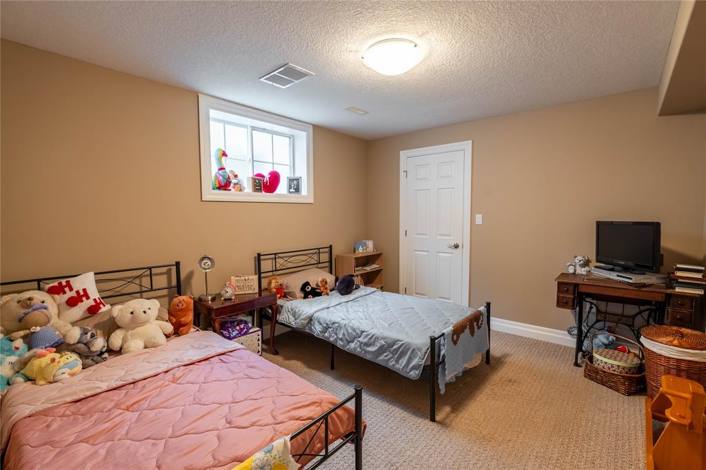 1009 MIKE WEIR Drive, Sarnia, Ontario, Canada