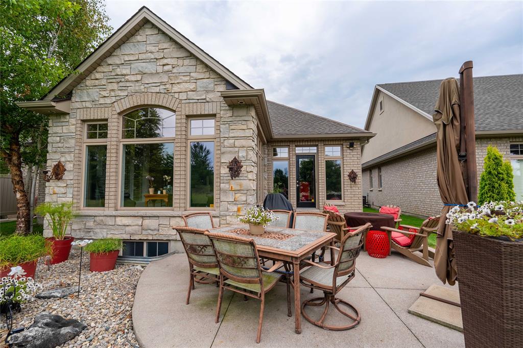 1009 MIKE WEIR Drive, Sarnia, Ontario, Canada