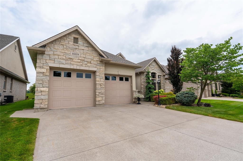 1009 MIKE WEIR Drive, Sarnia, Ontario, Canada photo 3