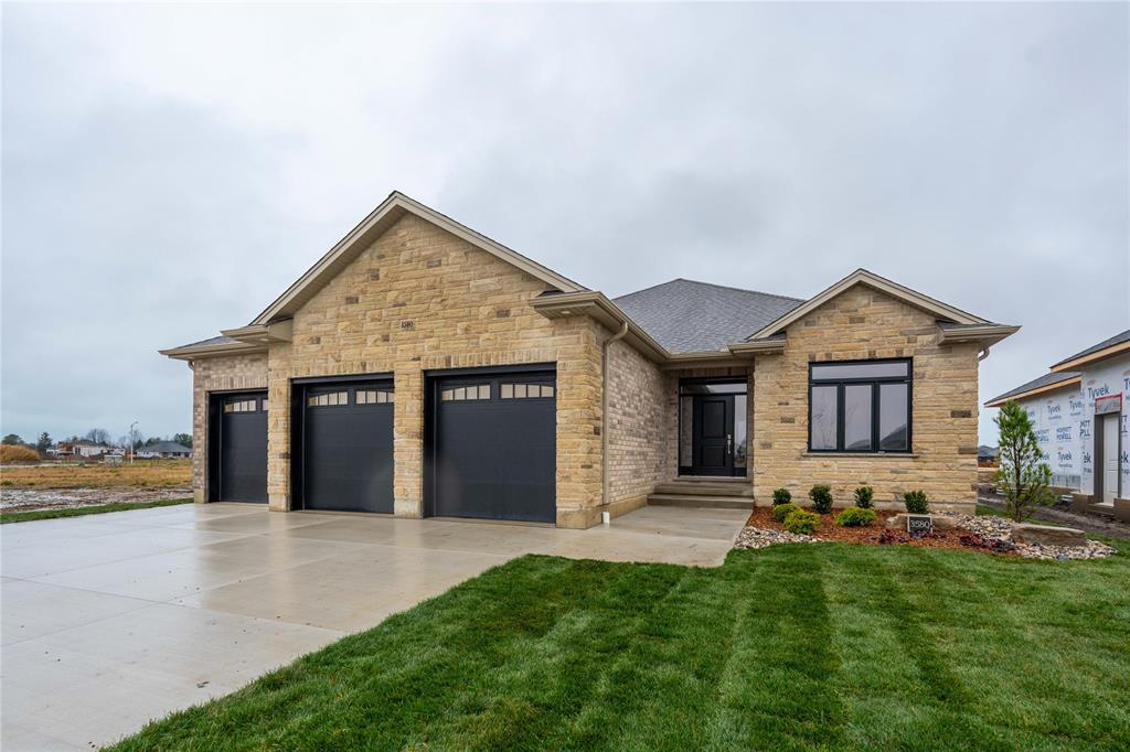 3576 BRITT Boulevard, Plympton-Wyoming, Ontario, Canada photo 2