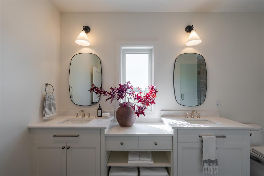 6923 SHORESIDE Drive, Plympton-Wyoming, Ontario, Canada