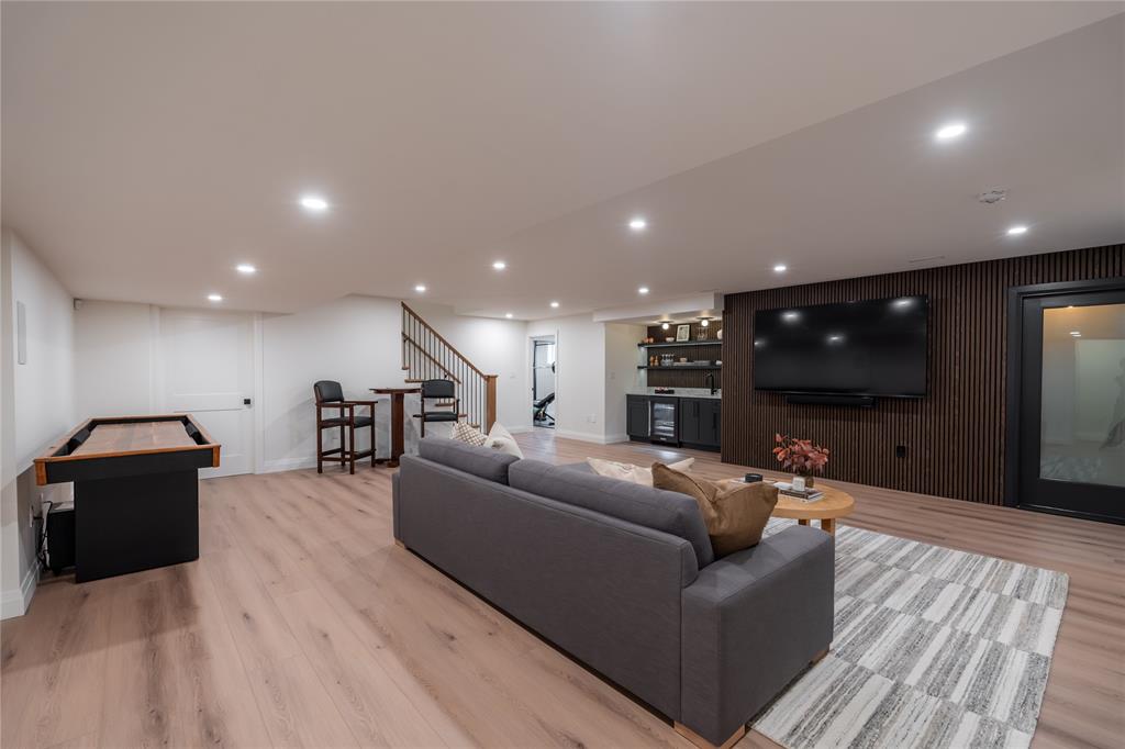 6923 SHORESIDE Drive, Plympton-Wyoming, Ontario, Canada