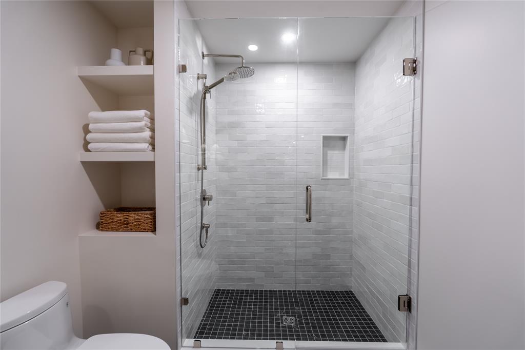 6923 SHORESIDE Drive, Plympton-Wyoming, Ontario, Canada