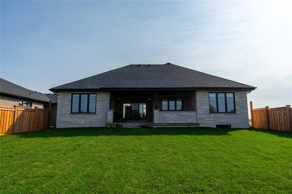 6923 SHORESIDE Drive, Plympton-Wyoming, Ontario, Canada