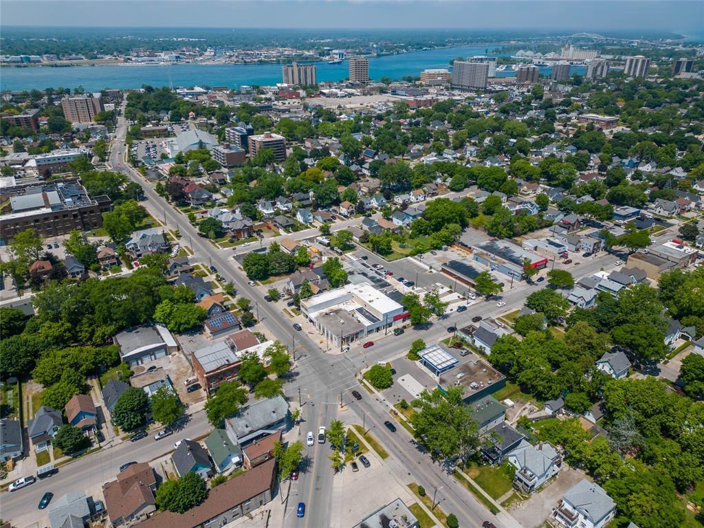 330 WELLINGTON Street, Sarnia, Ontario, Canada photo 3