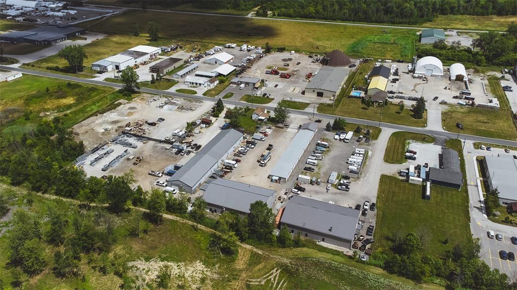 313 CENTRE Street, Petrolia, Ontario, Canada photo 3