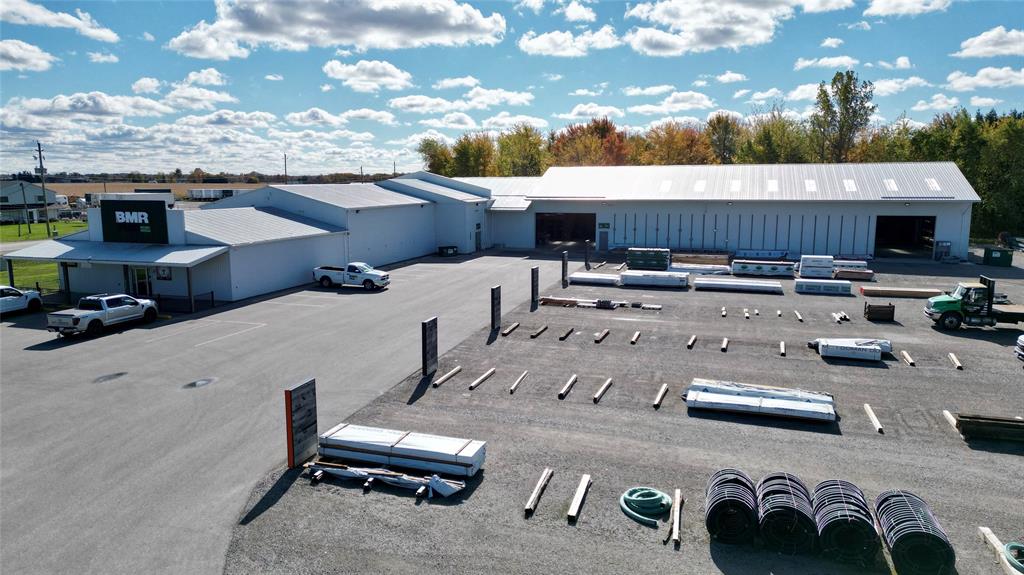 4497 PROGRESS Drive, Petrolia, Ontario, Canada photo 2